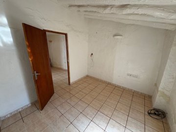 22041-village-house-for-sale-in-seron-796571-