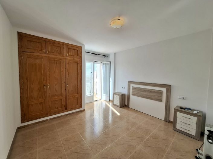 Image No.13-3 Bed Property for sale