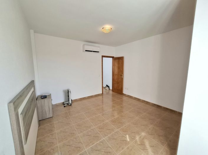 Image No.14-3 Bed Property for sale