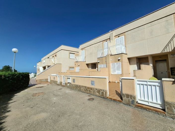 Image No.28-3 Bed Property for sale