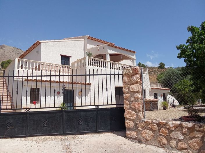 Image No.1-6 Bed Property for sale