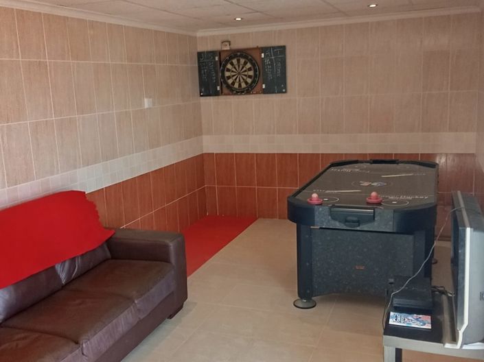 Image No.24-6 Bed Property for sale