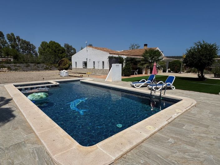 Image No.3-4 Bed Villa for sale