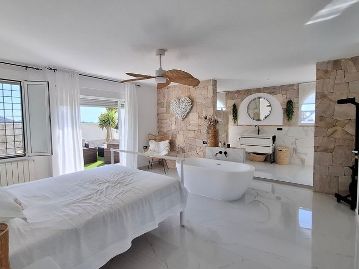 Image No.11-4 Bed Villa for sale