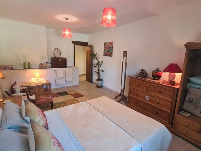 Image No.13-7 Bed Property for sale