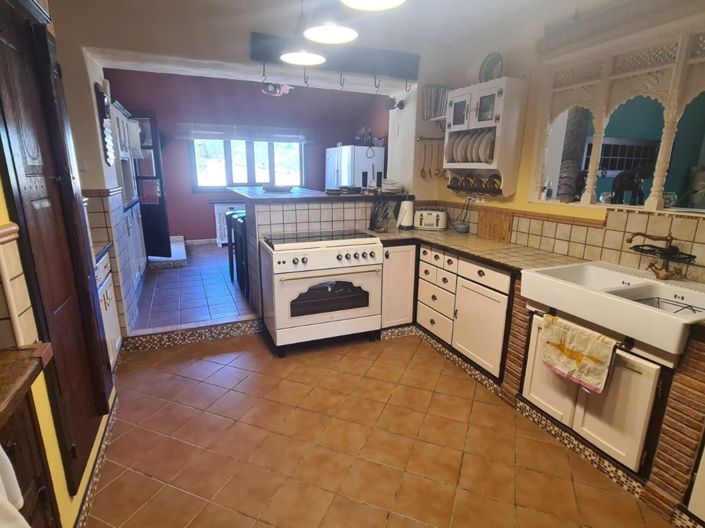 Image No.3-7 Bed Property for sale