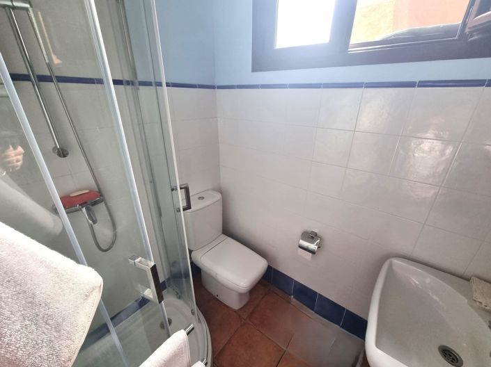 Image No.18-2 Bed Property for sale