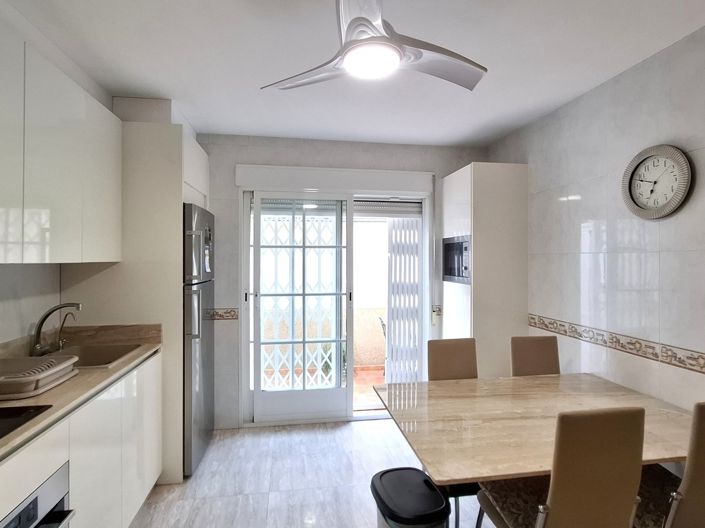 Image No.10-4 Bed Property for sale