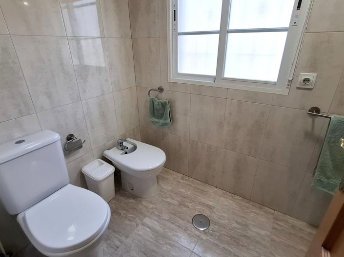 Image No.15-4 Bed Property for sale