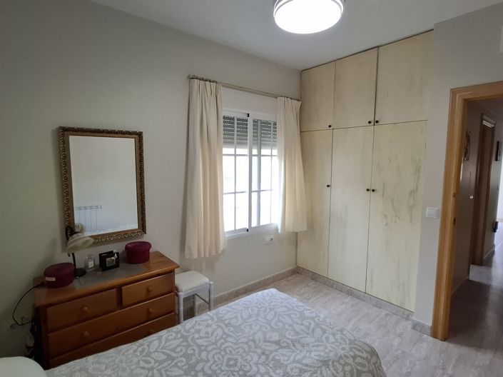 Image No.18-4 Bed Property for sale