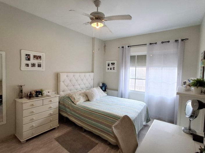 Image No.20-4 Bed Property for sale