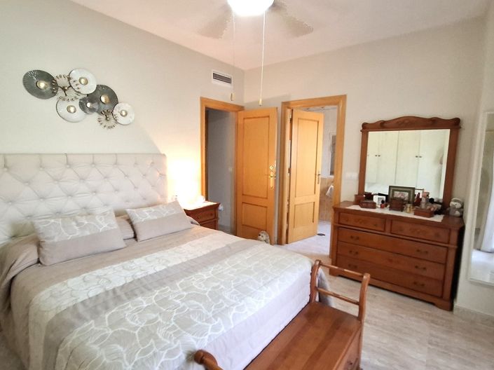 Image No.26-4 Bed Property for sale