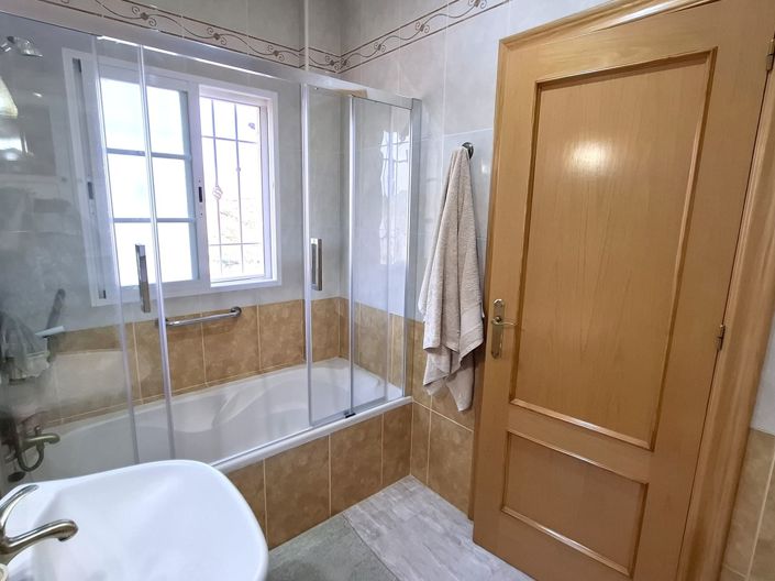 Image No.24-4 Bed Property for sale