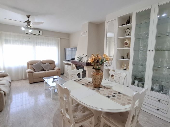 Image No.4-4 Bed Property for sale