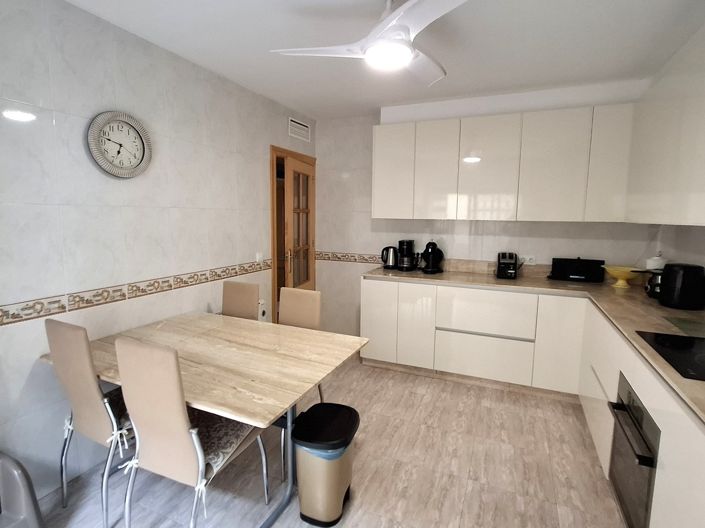 Image No.9-4 Bed Property for sale