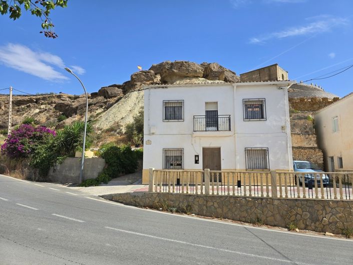 Image No.1-5 Bed Property for sale
