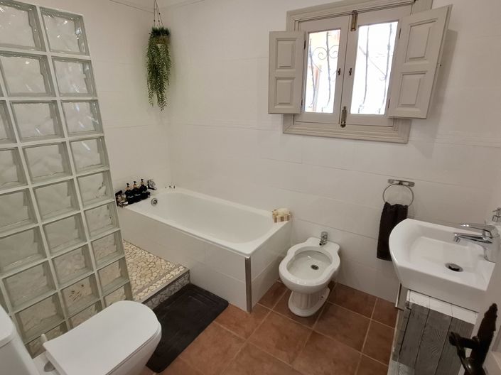 Image No.15-6 Bed Villa for sale