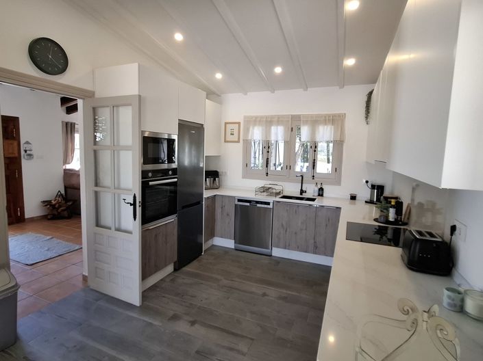 Image No.9-6 Bed Villa for sale