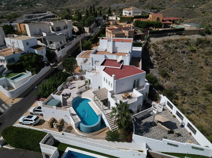Image No.3-4 Bed Villa for sale