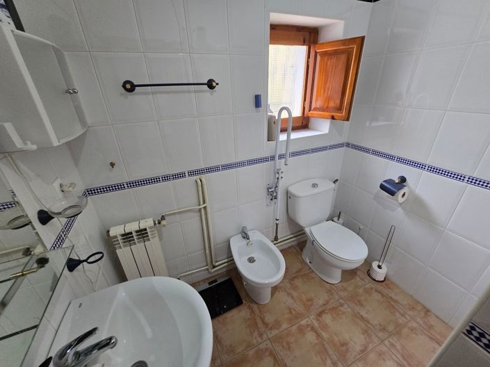 Image No.13-4 Bed Property for sale