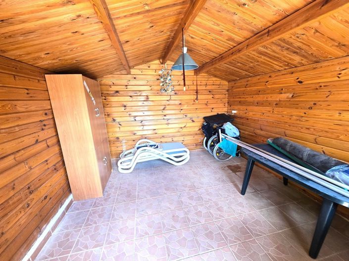 Image No.17-4 Bed Property for sale