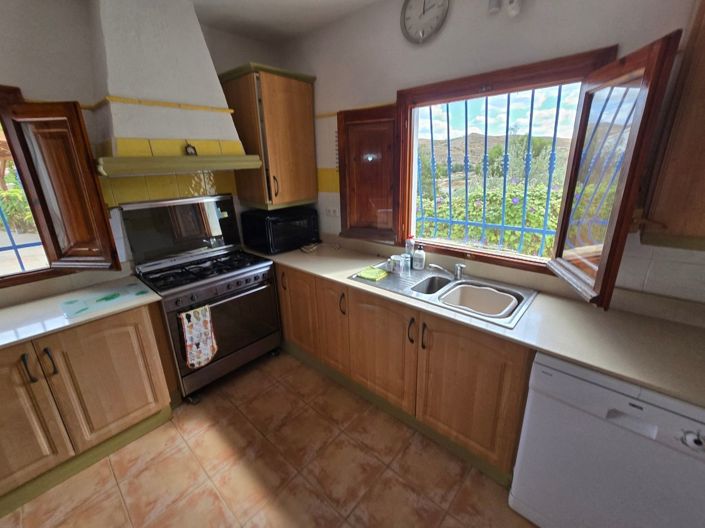 Image No.3-4 Bed Property for sale