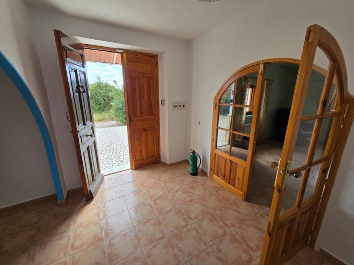 Image No.4-4 Bed Property for sale