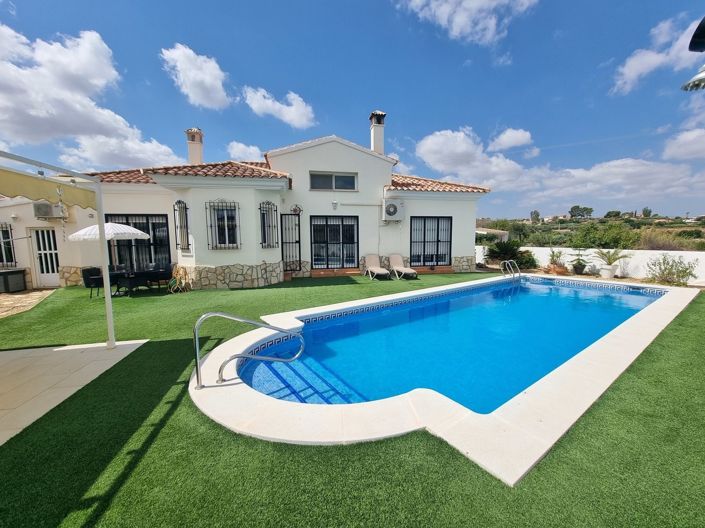 Image No.1-4 Bed Villa for sale