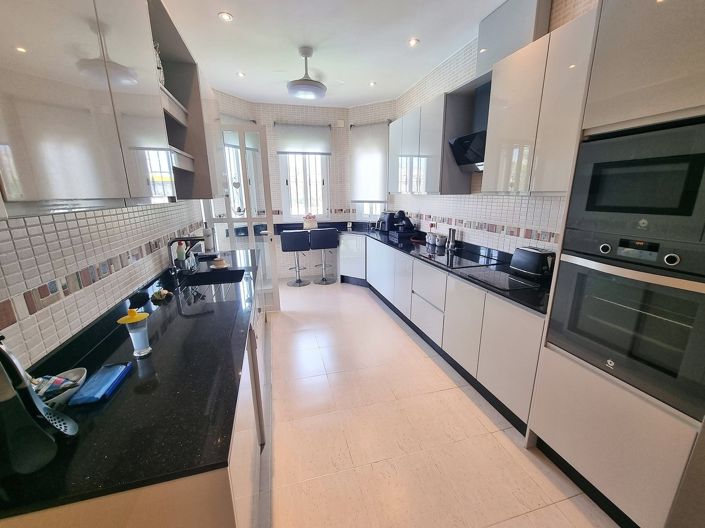 Image No.4-4 Bed Villa for sale