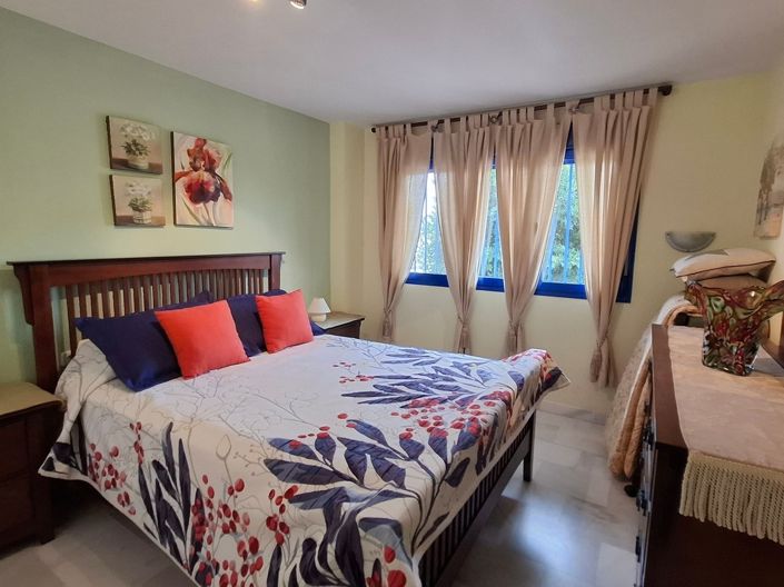 Image No.17-2 Bed Property for sale