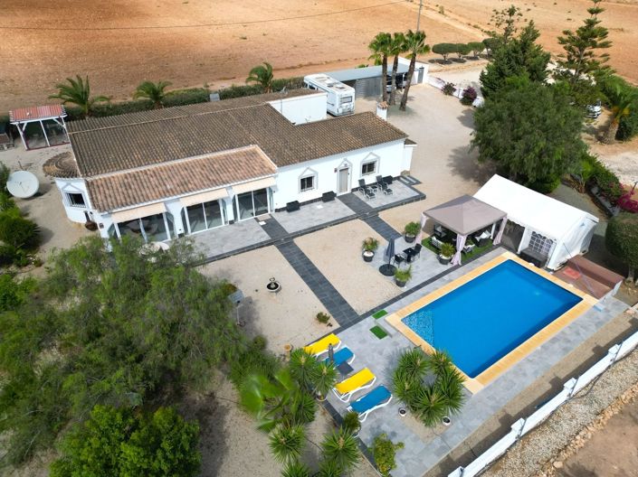 Image No.1-4 Bed Villa for sale
