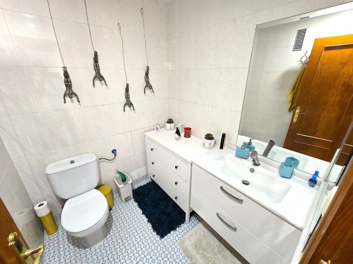 Image No.10-3 Bed Apartment for sale