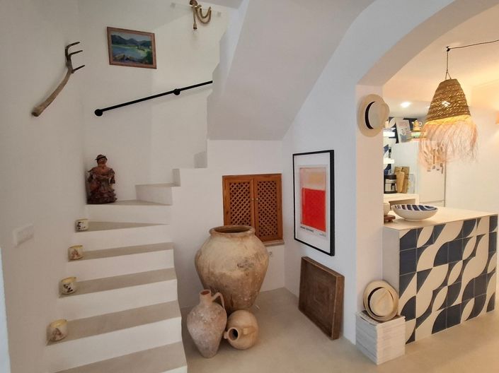 Image No.11-2 Bed Property for sale