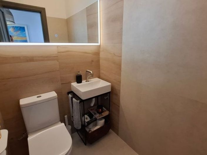 Image No.9-2 Bed Property for sale