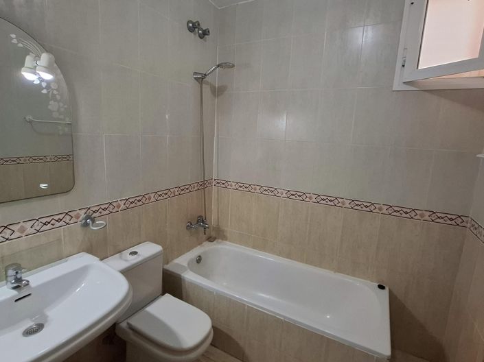 Image No.17-3 Bed Property for sale