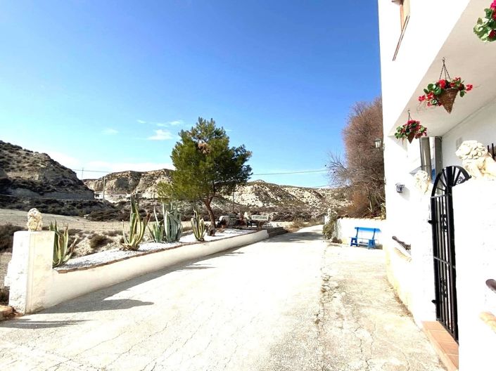 Image No.16-5 Bed House for sale