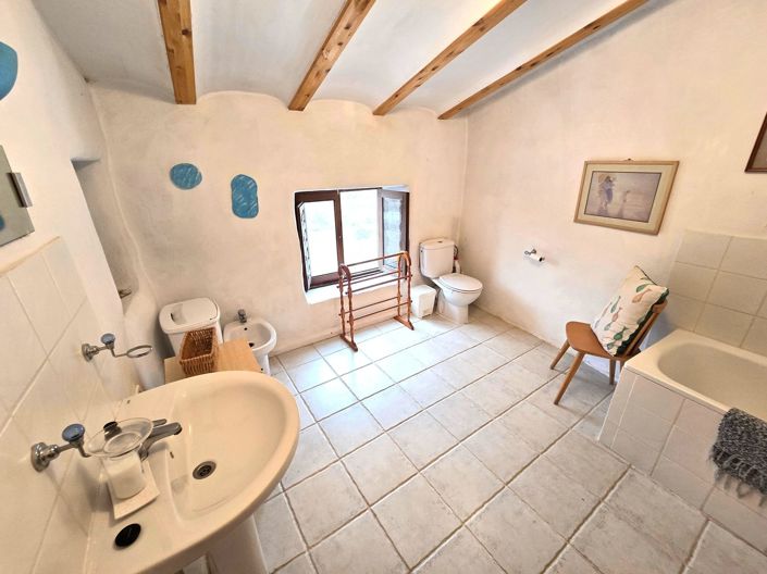 Image No.15-6 Bed Property for sale