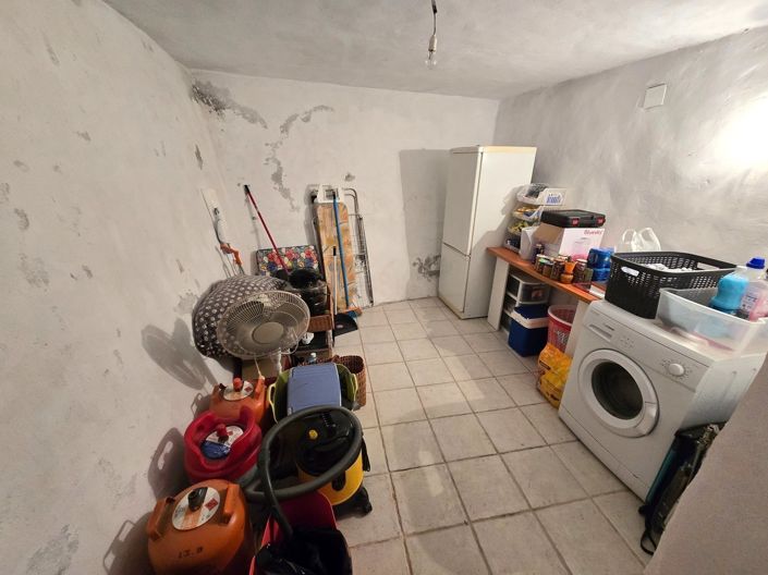 Image No.18-6 Bed Property for sale