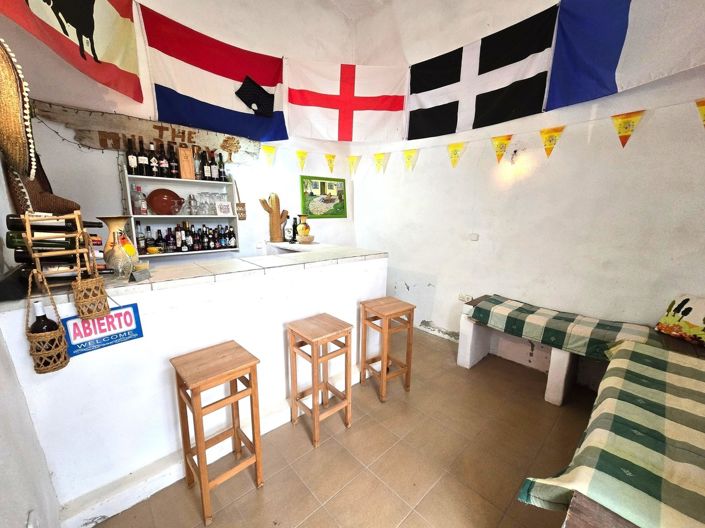 Image No.23-6 Bed Property for sale