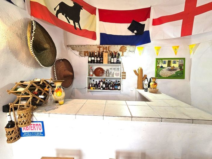 Image No.24-6 Bed Property for sale