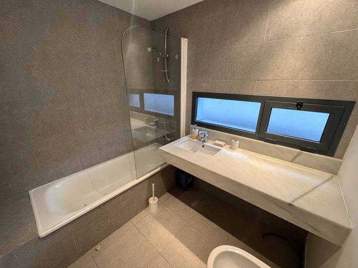 Image No.24-2 Bed Apartment for sale