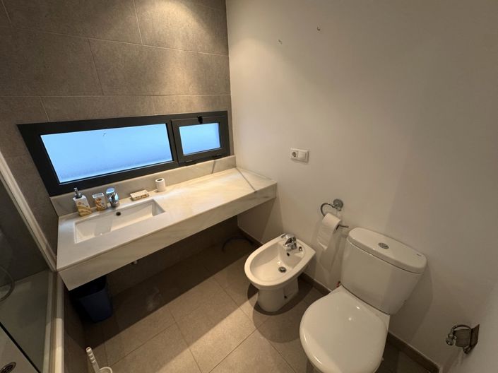 Image No.25-2 Bed Apartment for sale