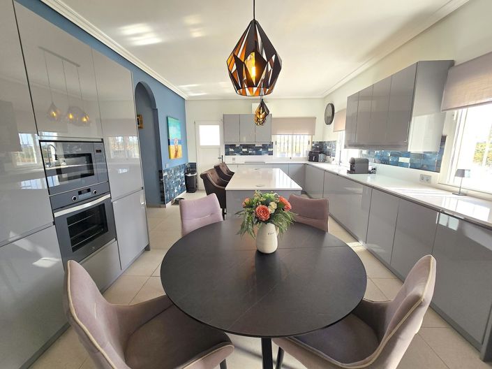 Image No.3-3 Bed Villa for sale