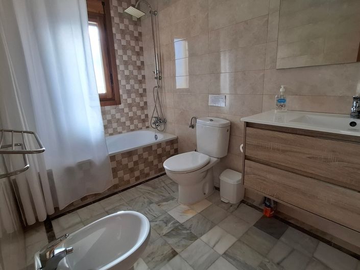 Image No.17-4 Bed Villa for sale