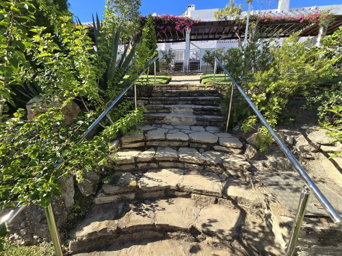 Image No.12-3 Bed Property for sale