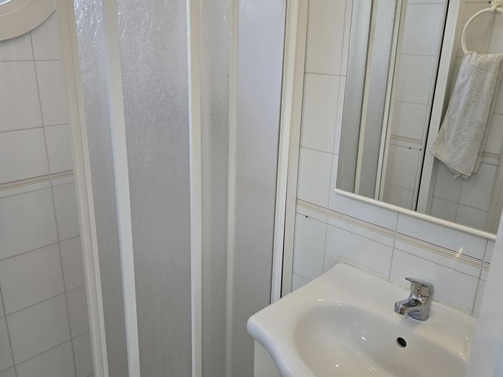 Image No.17-3 Bed Property for sale