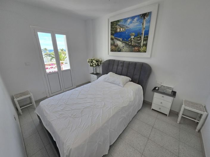 Image No.21-3 Bed Property for sale