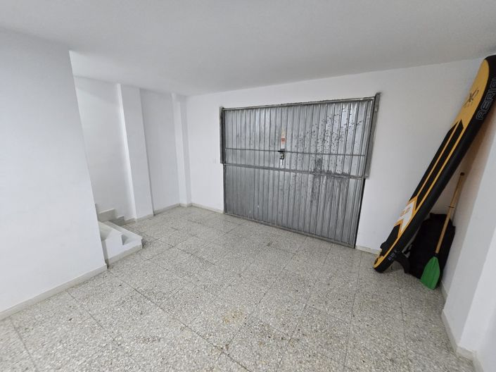 Image No.27-3 Bed Property for sale