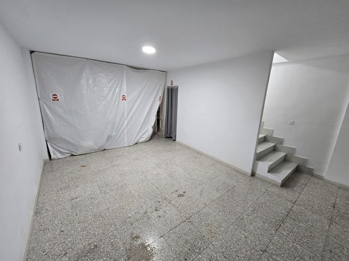 Image No.28-3 Bed Property for sale