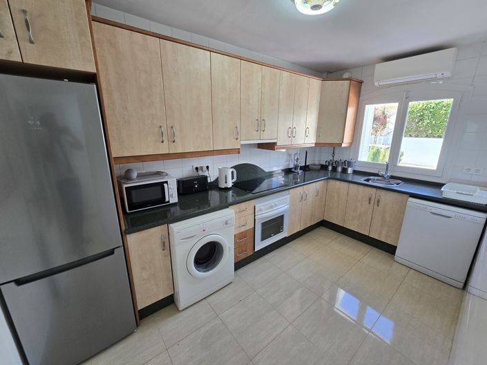 Image No.6-3 Bed Property for sale